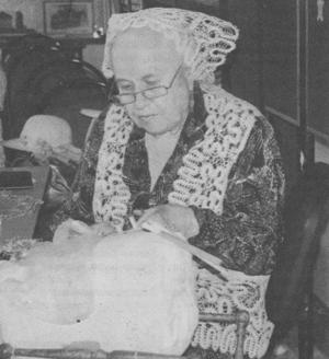 Сасовская мастерица обучает плетению кружев на коклюшках через Интернет