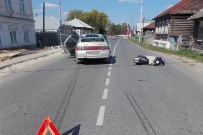 В Кадоме скутер не уступил дорогу легковушке