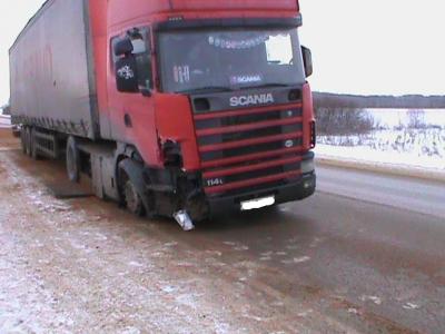 Под Михайловом Volkswagen угодил под фуру