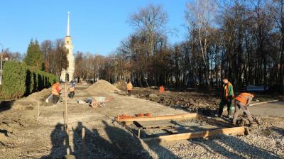 Артём Бранов и Виталий Артёмов проверили благоустройство Кремлёвского сквера