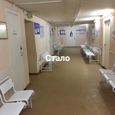Для пациентов рязанской поликлиники №2 установили новые стулья