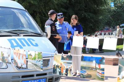 На Театральной площади сплелись верёвками машины ГИБДД