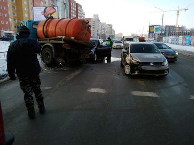 В ДТП с машиной ассенизаторов на улице Большой пострадала десятилетняя девочка