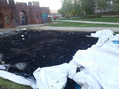 В Рязанской области за ночь сгорели три сарая, гараж, резиновый батут, дом и строительный вагончик