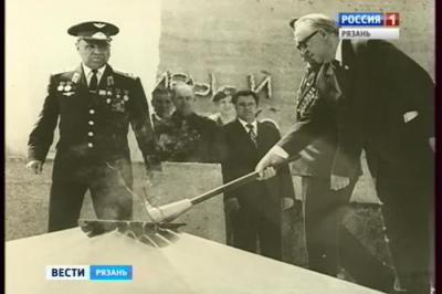 Пламя Вечного огня на площади Победы не угасает уже сорок лет