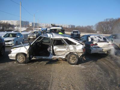 В Канищево ВАЗ-2114 влетел в Audi A6