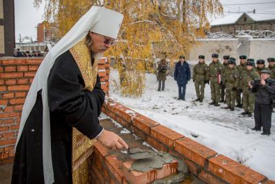 Митрополит Марк совершил закладку камня в основание Георгиевского храма при десантном училище