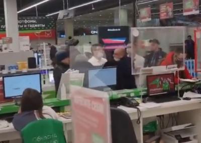 В рязанском магазине «Эльдорадо» охранник подрался с покупателем