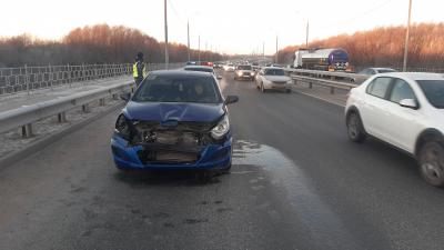 На Северном обходе иномарка врезалась в отбойник, пострадала пассажирка