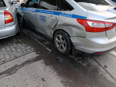 Протаранившая пять автомашин на АЗС рязанка «забыла» про заднюю передачу