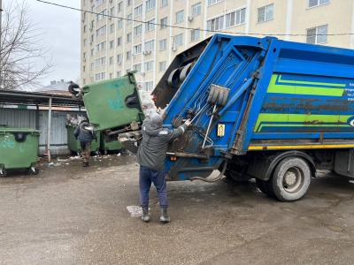 Мусоровозы объезжают контейнерные площадки Рязани каждые три часа