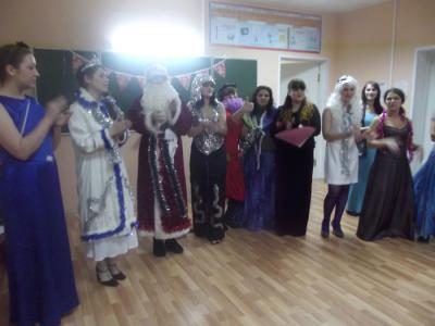 Артист Рязанского музыкального театра подарил мелодию воспитанницам колонии