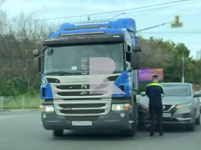 В Дашково-Песочне Рязани легковушка столкнулась с грузовиком