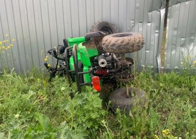 Под Спасском госпитализировали 9-летнего водителя квадроцикла, врезавшегося в забор