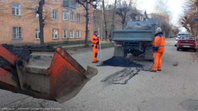 В Рязани залатали асфальт ещё на 18 улицах