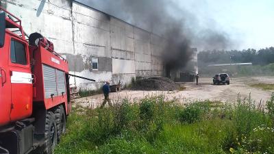 Один человек погиб на пожаре на предприятии в Рязанской области