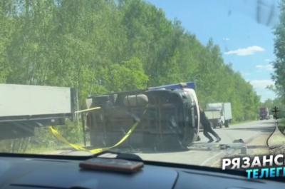 На трассе под Рязанью перевернулась «Газель»