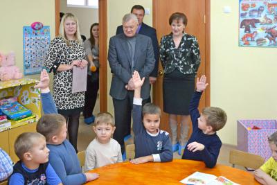Олег Ковалёв побывал в детсаду и на молочной ферме в Касимовском районе