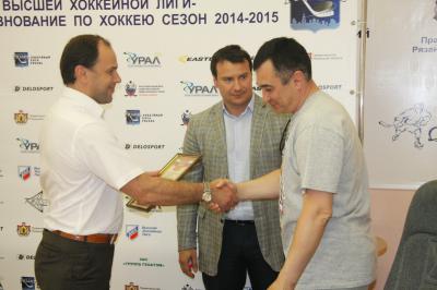 Федерация хоккея наградила тренеров-преподавателей ДЮСШ Дворца спорта «Олимпийский»
