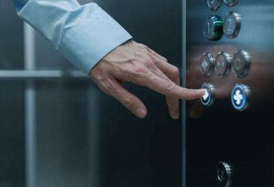 В нескольких домах Рязани заработали лифты, ранее отключенные из-за долгов УК