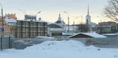 Двор на улице Кудрявцева превращается в огромный сугроб