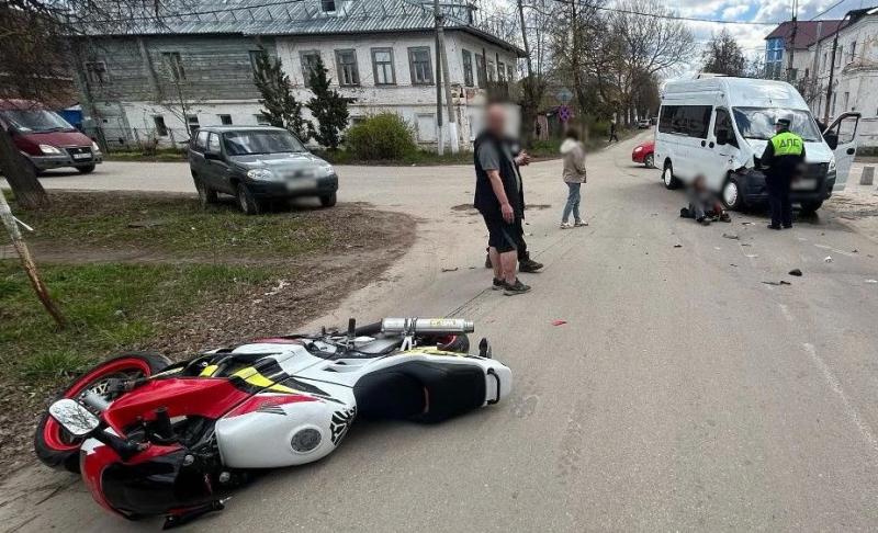 В Касимове байкер столкнулся с автобусом