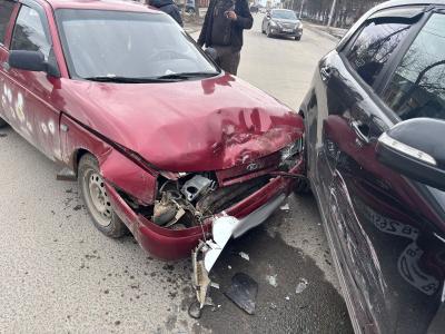 В Касимове  столкнулись SsangYong и ВАЗ-2112, пострадали две девушки