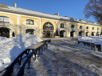 На площади Ленина в Рязани установили постамент для новых скульптур