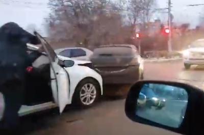 В Канищево столкнулись две иномарки