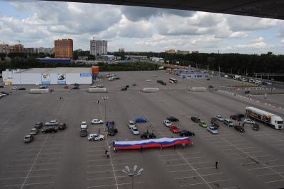 В Рязани из автомобилей сложилось слово «Россия»