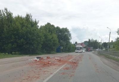 Водителей предупредили о кирпичах на дороге в Дядьково под Рязанью