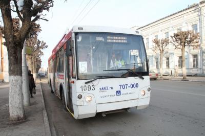 По Рязани мчится новогодний троллейбус