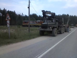 Близ Шилово тепловоз не разъехался с «Уралом»