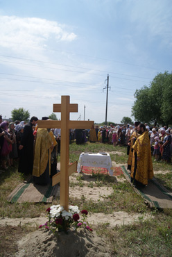 В Недостоево освящена земля под строительство храма Воскресения Словущего