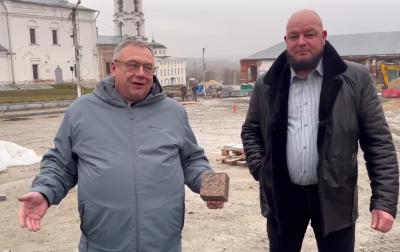 Иван Бахилов заложил первую плитку в полотно Соборной площади в Касимове