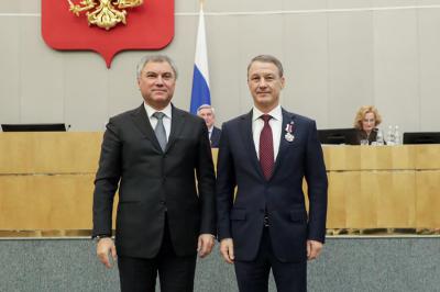 Аркадия Фомина наградили за развитие парламентаризма