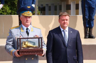 Рязанскому училищу ВДВ передали мощи Георгия Победоносца