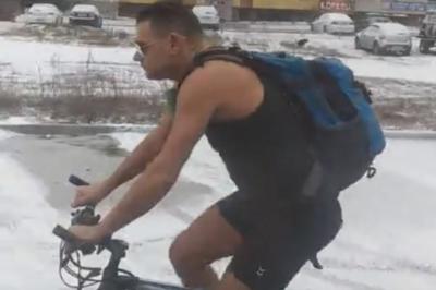 В Рязани заприметили закалённого велосипедиста