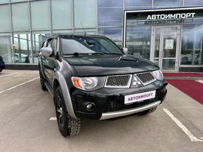 Рязанским военнослужащим передали автомобиль Mitsubishi L–200 для выполнения боевых задач