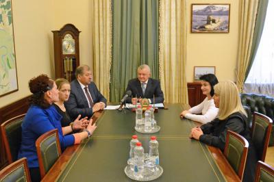 Олег Ковалёв пообщался с кандидатами в Общественную палату региона