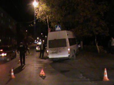 В Рязани, избегая столкновения с «Жигулями», маршрутка врезалась в дерево