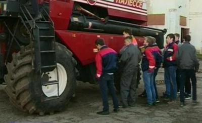 Михайловские студенты осваивают новый комбайн