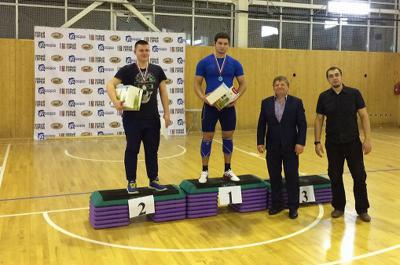 В спорткомплексе «Дельфин» прошли соревнования открытого первенства Рязани по тяжёлой атлетике