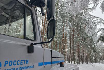 Энергетики «Рязаньэнерго» восстанавливают нарушенное непогодой электроснабжение небольшой части потребителей региона