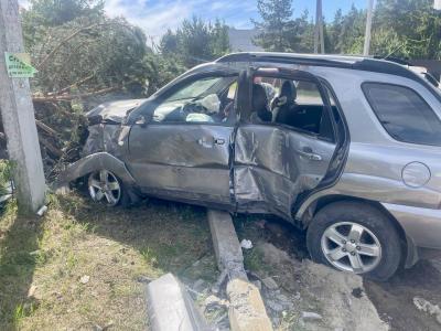 Под Рязанью Kia Sportage врезался в опору ЛЭП, пострадали двое мужчин