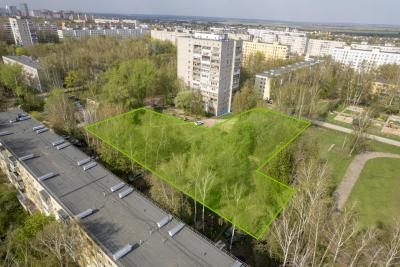 На улице Бирюзова в Рязани продают участок под застройку
