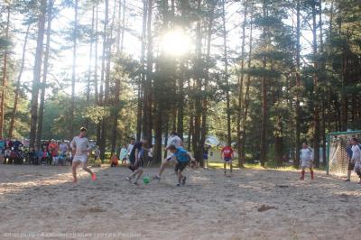 Сборная администрации Рязани проиграла дружеский футбольный матч команде детских лагерей