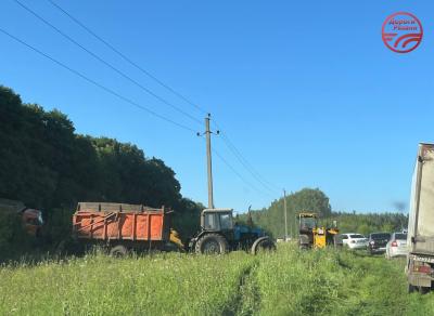 В Пронском районе в ДТП попали легковушка, грузовик и трактор