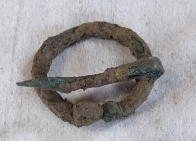 Археологи нашли фибулу на раскопках в Старой Рязани