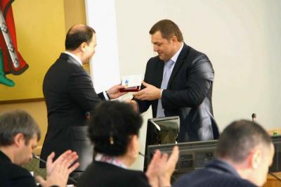 Андрей Кашаев вручил медаль Виталию Артёмову